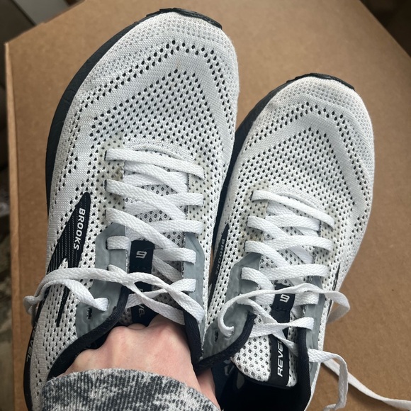 Brooks Revel 6 Black and White Running Shoes - Picture 8 of 16